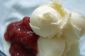 Sour Cream Ice Cream avec fraise-rhubarbe Compote