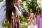 Six-Year-Old rencontre une licorne et il est étonnant