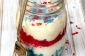 Rouge, blanc, et bleu gâteau dans un Jar