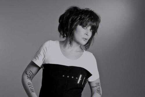 Divinyls Singer donne 'Je Touch Myself' New Signification