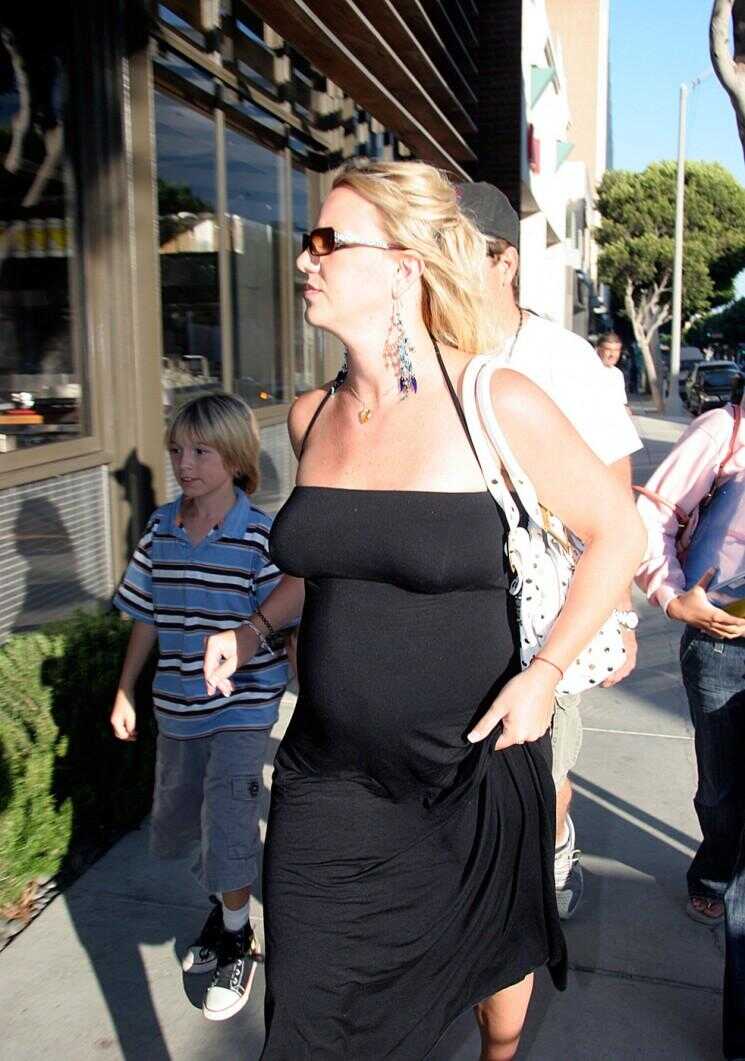 Britney Spears Engaged:-t-elle être enceinte En 2012?  (Photos)