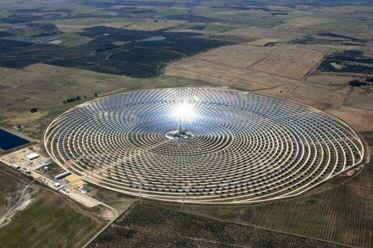 Première mondiale centrale solaire qui génère de puissance à Night Opens en Espagne
