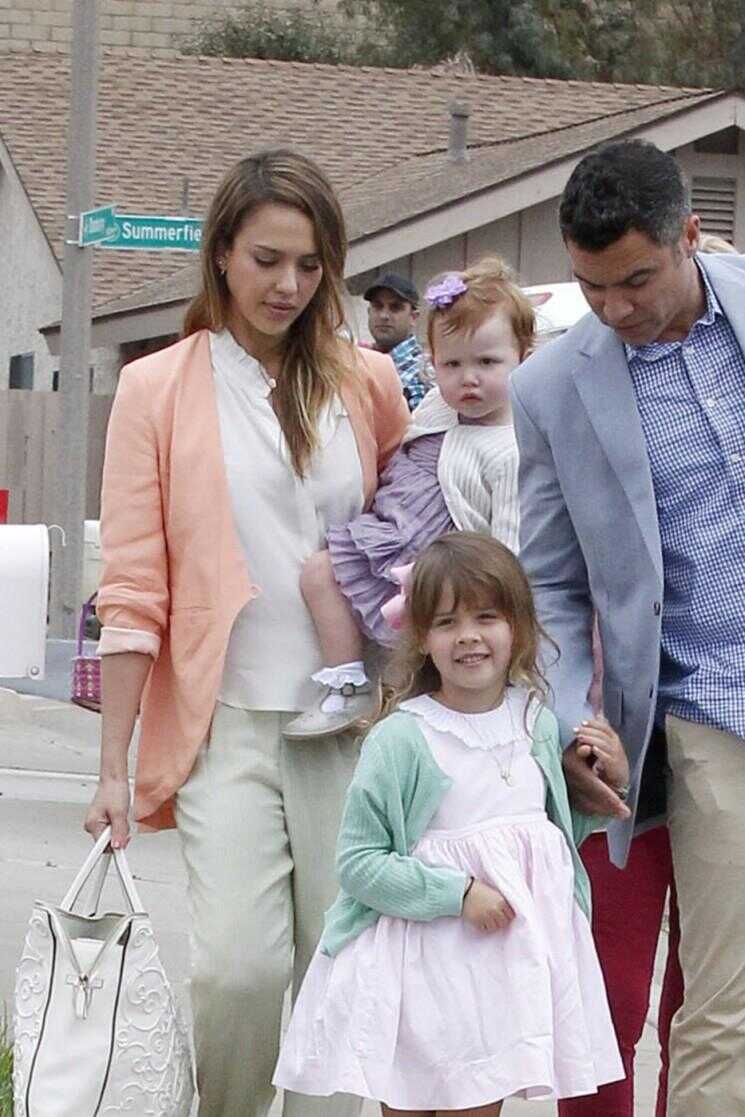 Jessica Alba Robes sa famille en couleurs pastel pour Pâques (Photos)