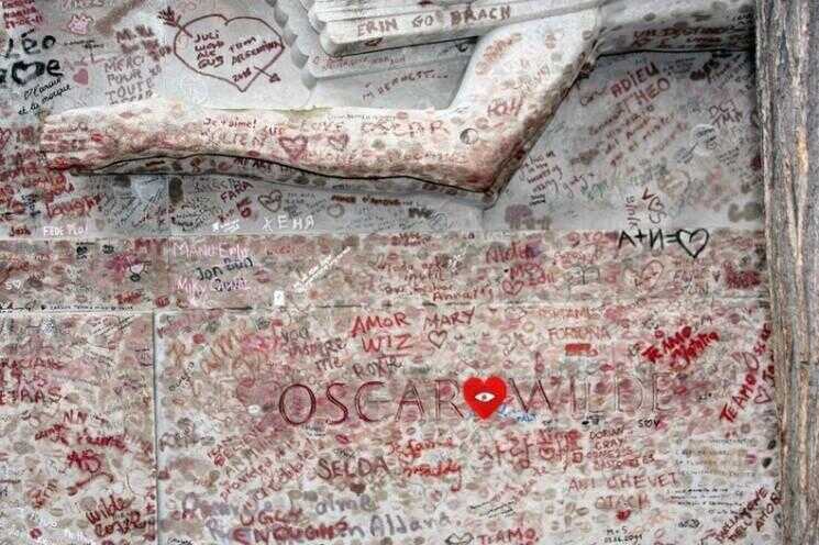 Oscar Wilde Lipstick-couvert Tomb à Paris