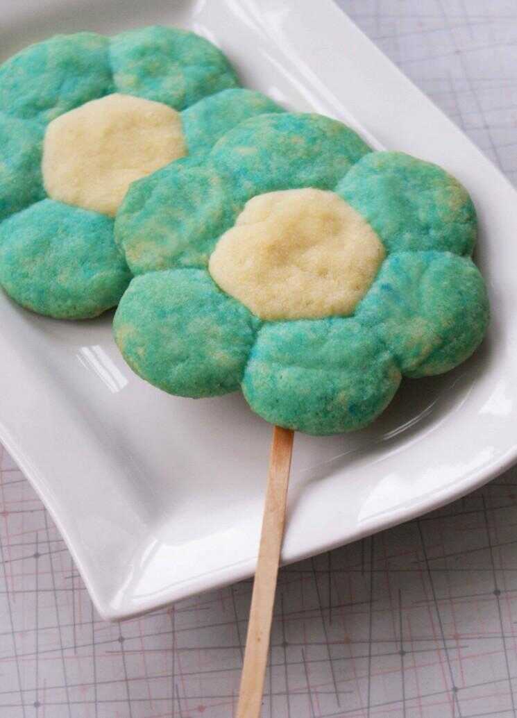 Fleur cookies sur un bâton