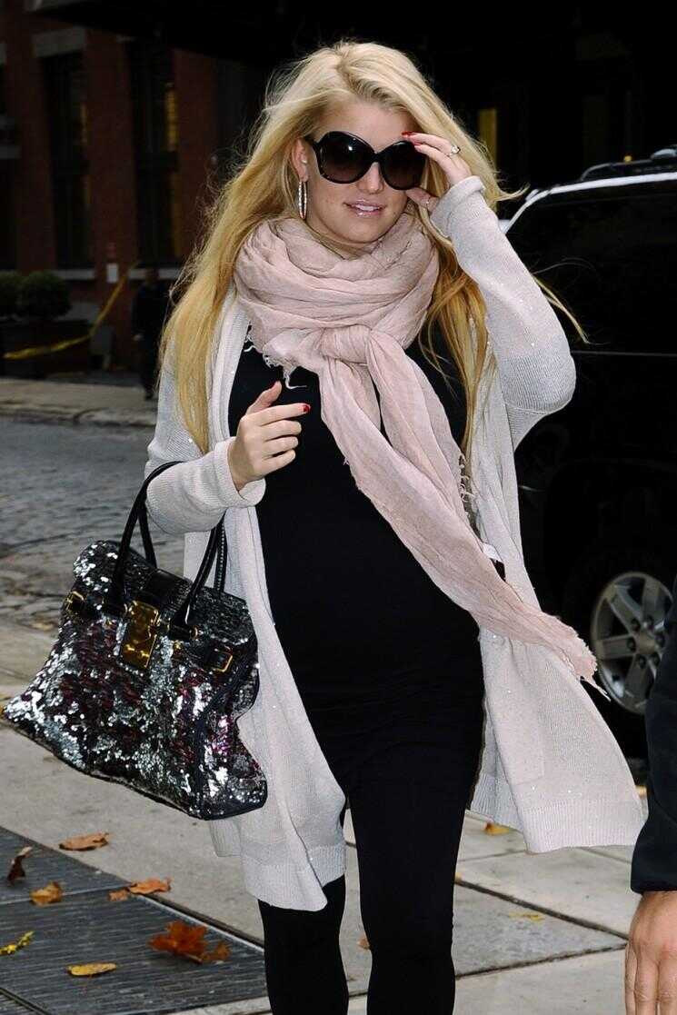 Jessica Simpson repéré avec énorme bosse de bébé à New York (Photos)