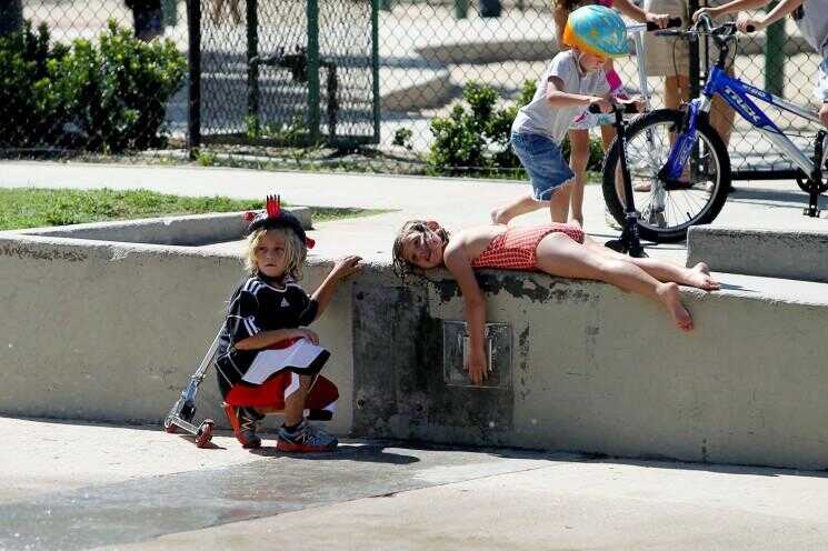 Gwen Stefani prend ses garçons au parc pour une journée de plaisir (Photos)