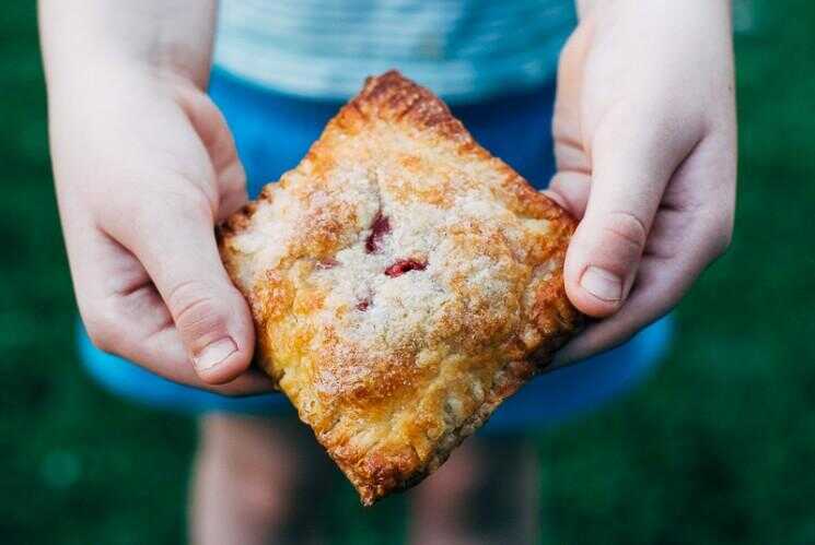 Kid-Made Recette: Crème Cerise fromage main Pies