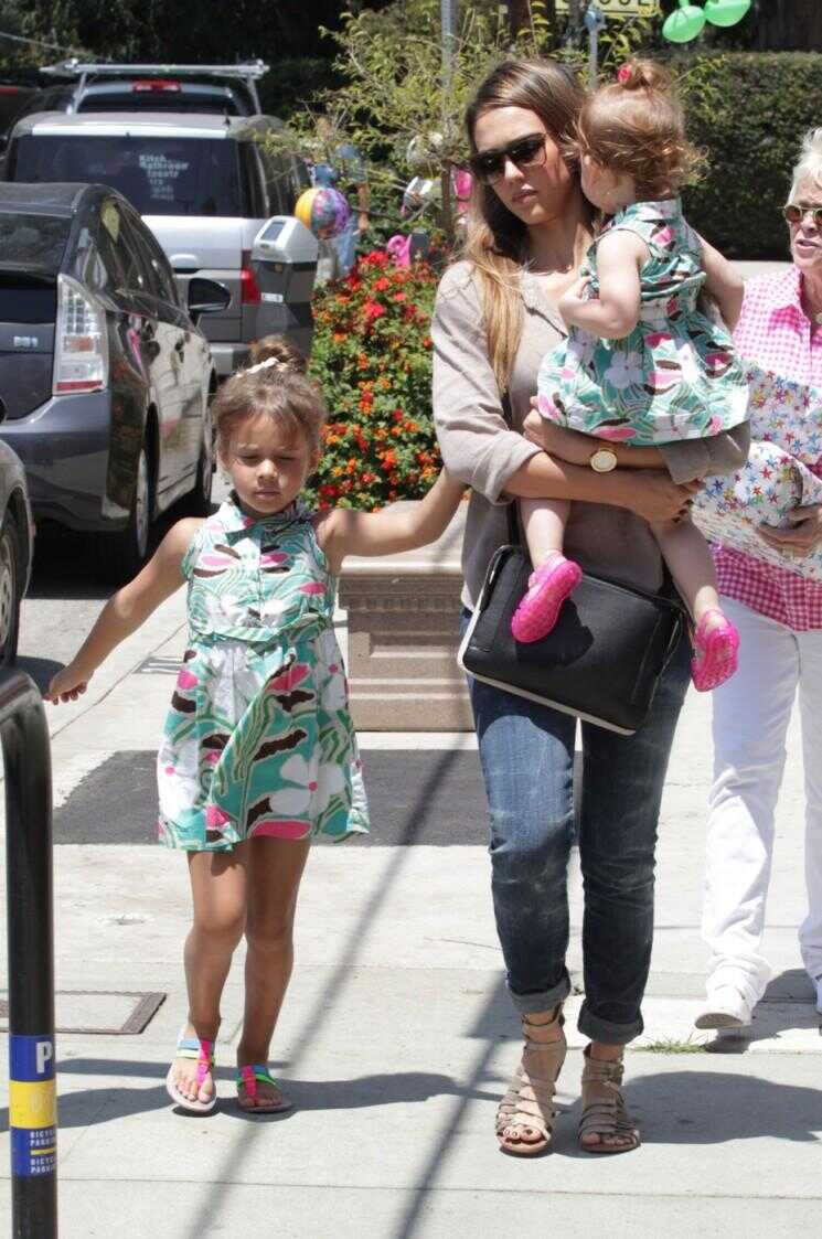 Jessica Alba: Un autre week-end, le Parti autre anniversaire avec ses filles (Photos)