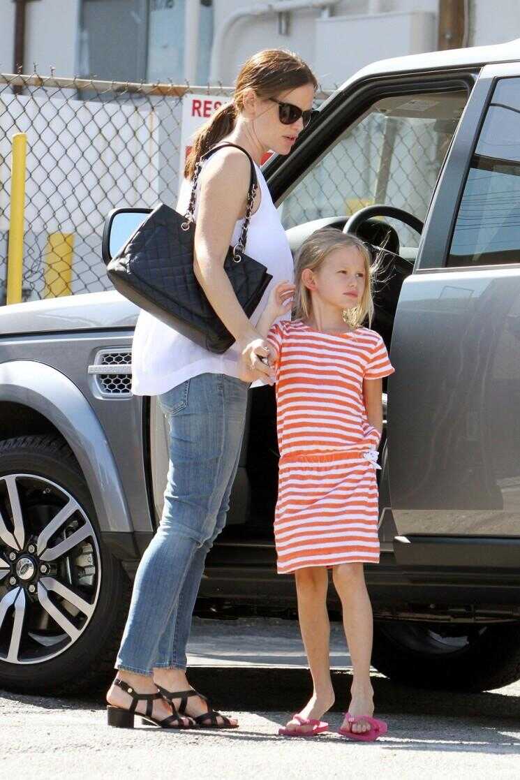 Jennifer Garner prend fille Violet commercial pour les jouets (Photos)