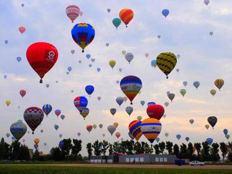 Tentative de record mondial pour la plupart des montgolfières dans l'air
