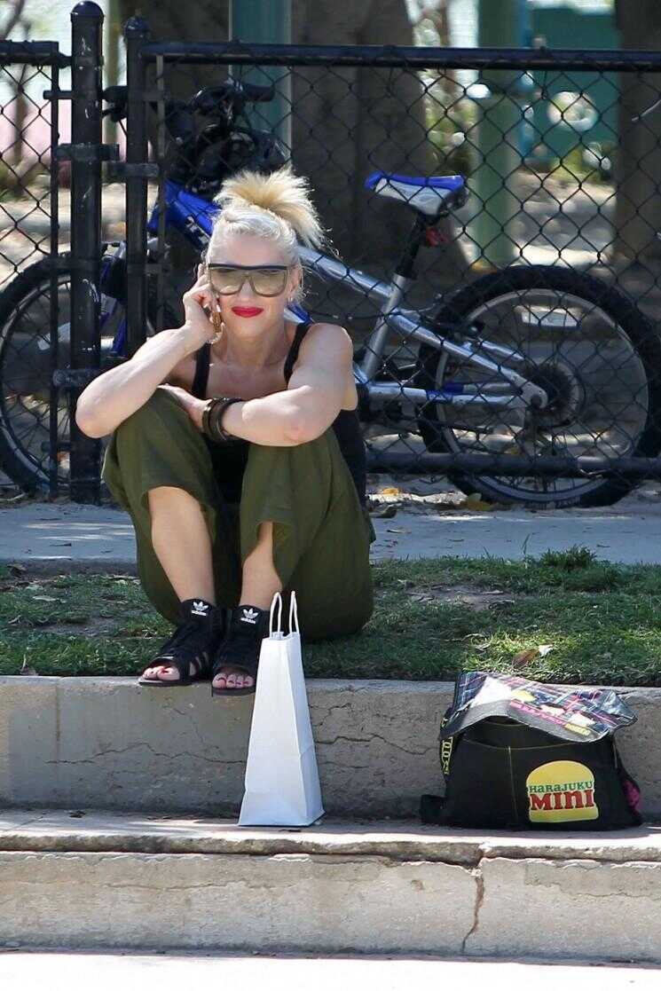 Gwen Stefani prend ses garçons au parc pour une journée de plaisir (Photos)