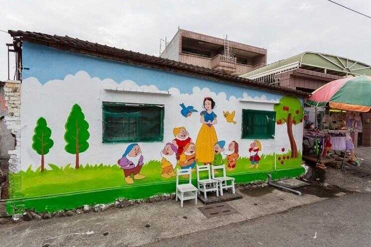 Taïwanais Village se transforme avec des peintures murales de bande dessinée