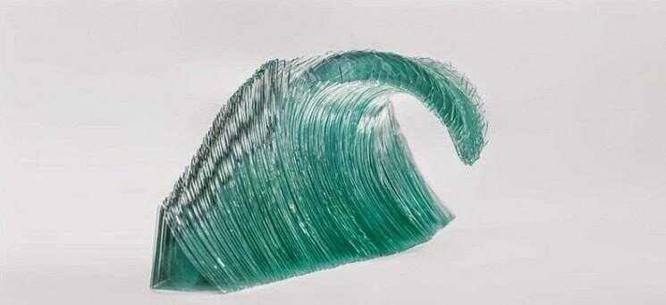 Belles vagues de l'océan créés à partir de feuilles de verre en couches