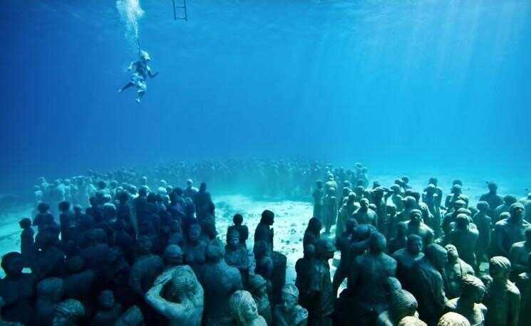 Premier sous-marin musée du monde: MUSA environs de Cancun, au Mexique est plein de récifs coralliens et d'impressionnantes sculptures [IMAGES]