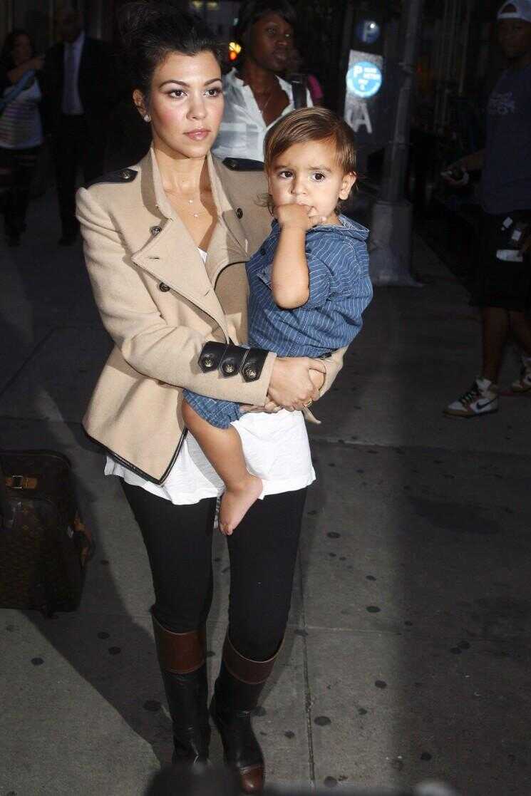 Kourtney et Kim Kardashian Arrivée à New York pour la deuxième saison de "Kourtney et Kim Take New York '(Photos)