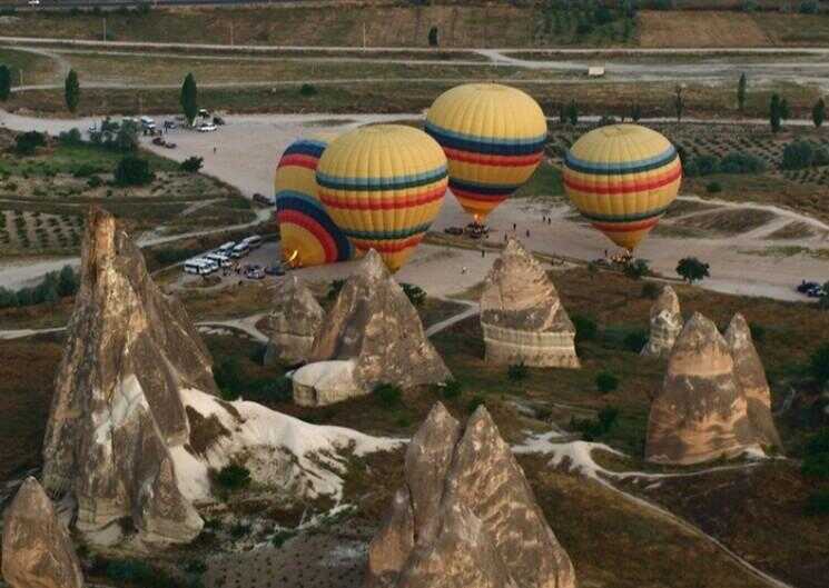 Incroyable paysage de montgolfière sur la Cappadoce