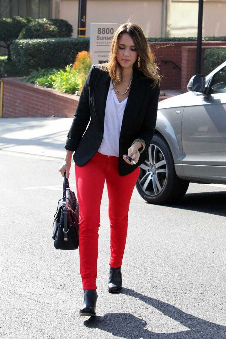 Jessica Alba Rocks Red Hot Skinny Jeans à Hollywood (Photos)