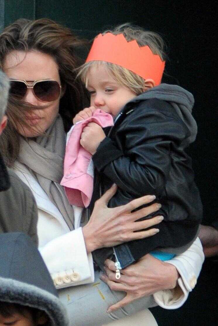 In Touch Weekly demande: Est-ce que Angelina Jolie utilisant ses enfants pour la publicité?  (Photos)