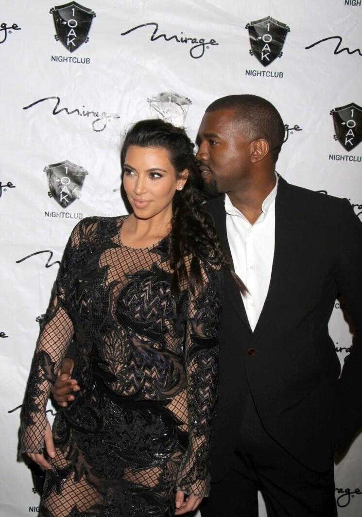 Hou La La!  Kim Kardashian enceinte Wears Robe Sheer réveillon du Nouvel An!  (Photos)