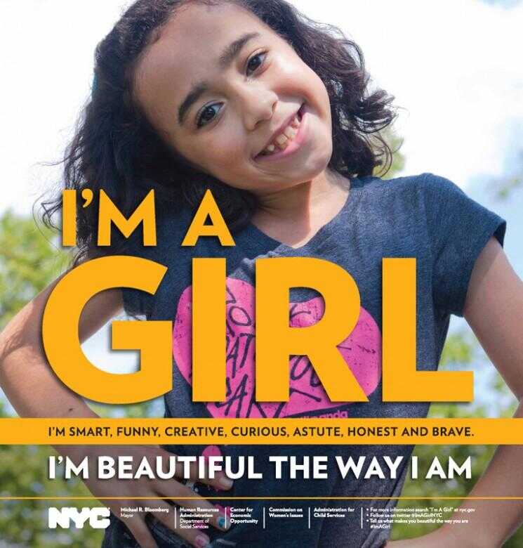 «Je suis une fille" la campagne de Bloomberg est destinée à combattre, mais renforce les attentes de genre