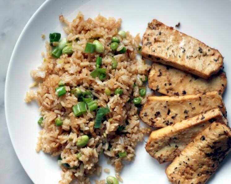 Une recette, deux repas: riz frit aux crevettes - Plus, une version végétalienne!