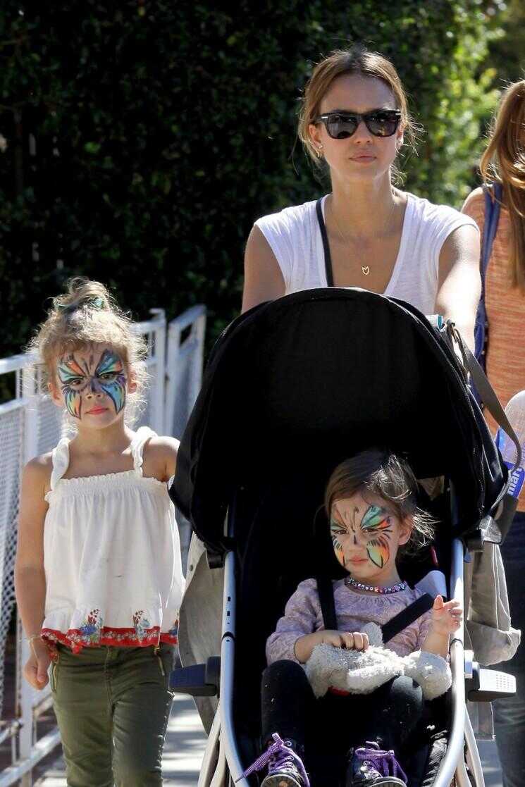 Automne Fun!  Jessica Alba et ses filles Go cueillette de citrouilles (Photos)