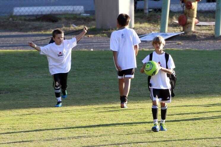 Bend It Like Beckham: Cruz et Romeo repérés sur le terrain Soccer (Photos)