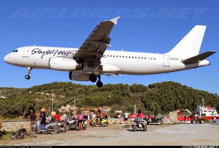 Aéroport Skiathos, Le "Saint Martin" de la Grèce