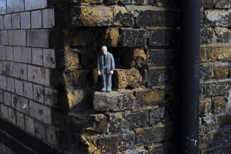Miniature Sculptures de ciment par Isaac Cordal