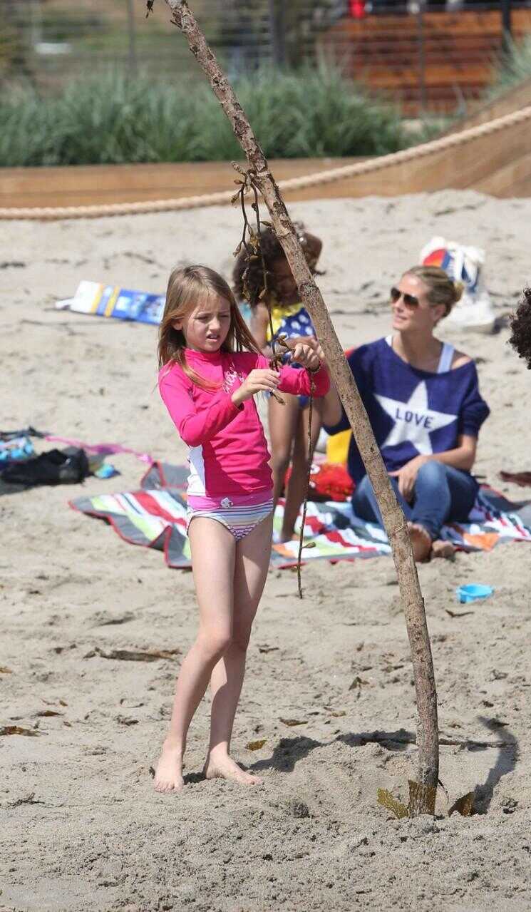 Heidi Klum et ses enfants ont plaisir à la plage!  (Photos)