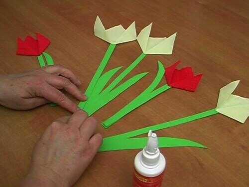 Tulipes bricolent - comment il fonctionne avec du papier crépon