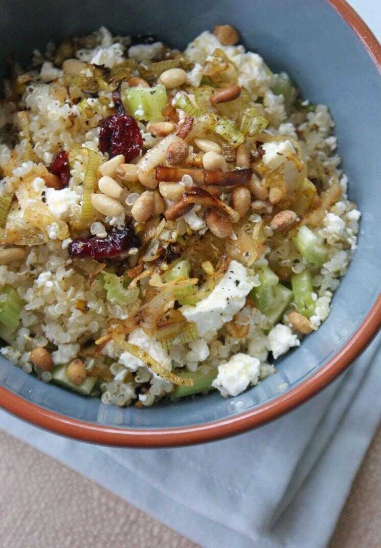 Salade de quinoa et de poireaux sautés et feta