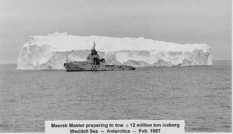 Remorquage Icebergs Away From Plates-formes pétrolières