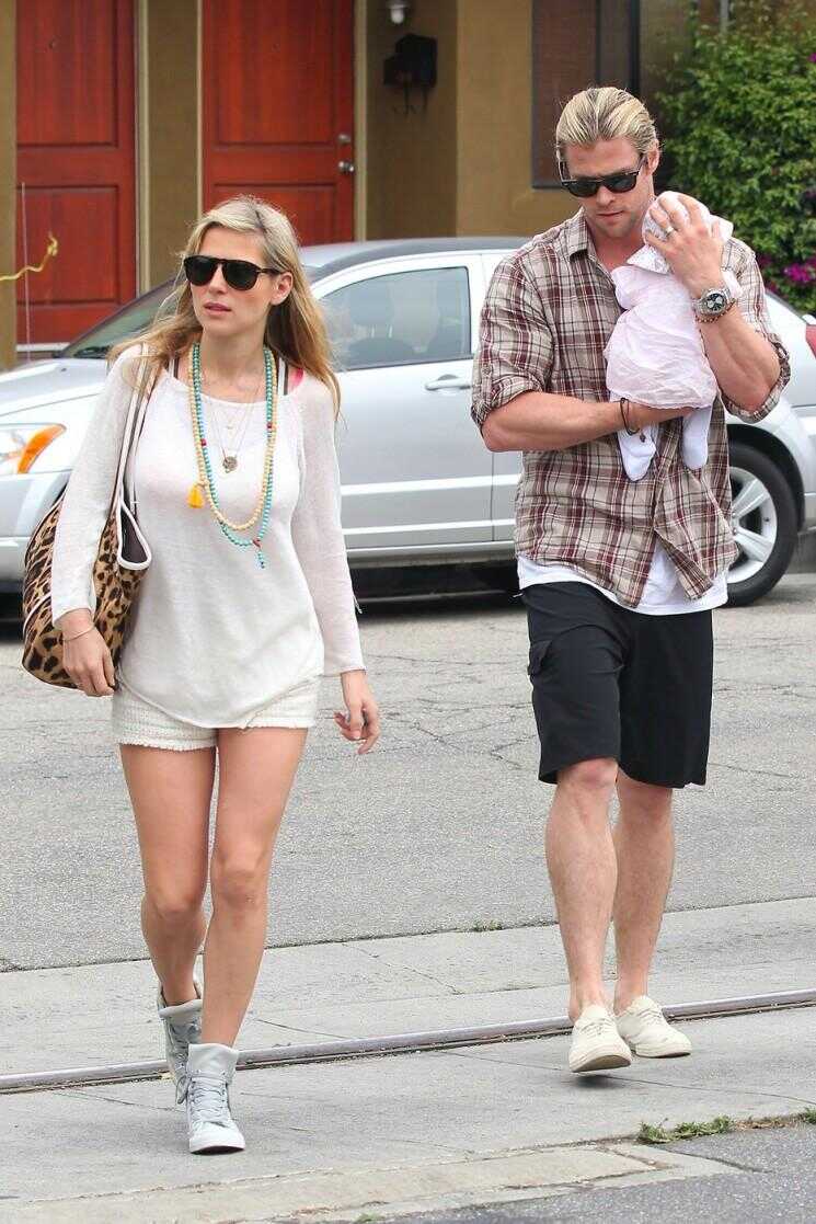 Chris Hemsworth et Elsa Pataky êtes dehors et environ With Baby Inde (Photos)