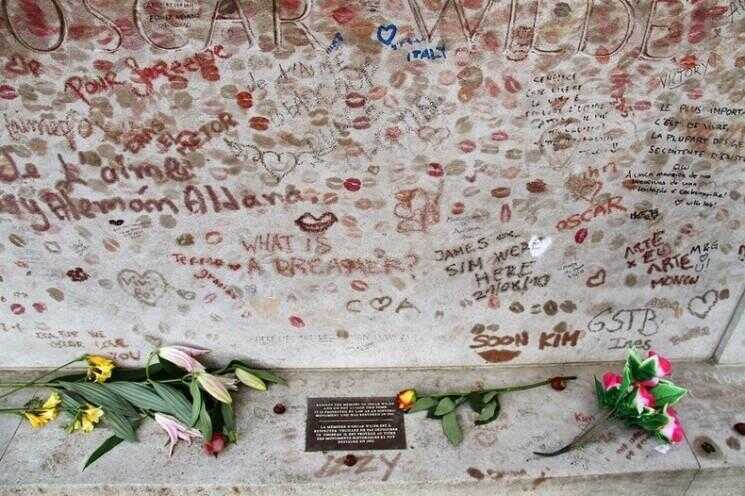 Oscar Wilde Lipstick-couvert Tomb à Paris