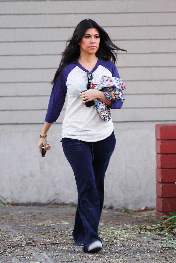 Bump Montre: Baby Bump de Kourtney Kardashian pas encore visibles (Photos)