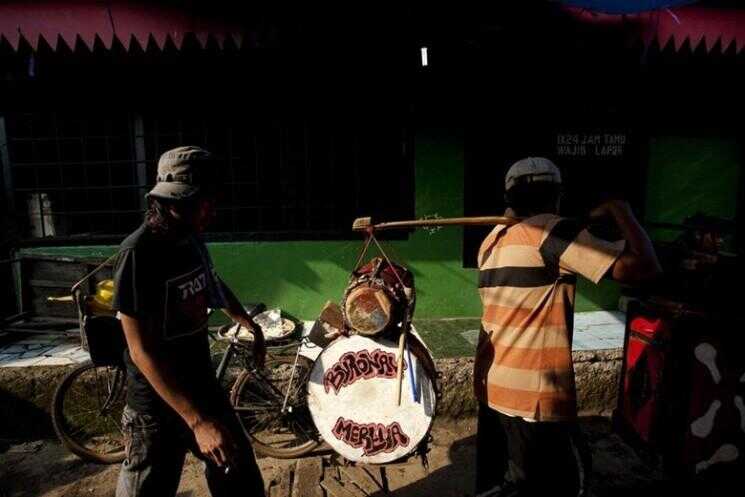 Performing Monkeys rue de l'Indonésie