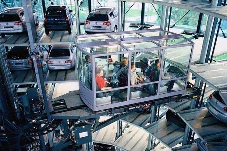 Car Towers Volkswagenâ € ™ au Autostadt à Wolfsburg, en Allemagne