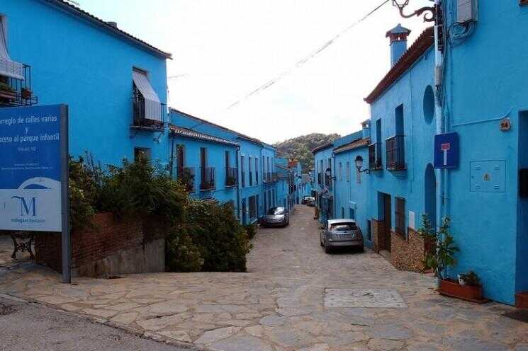 Juzcar, le village espagnol qui se peint en bleu