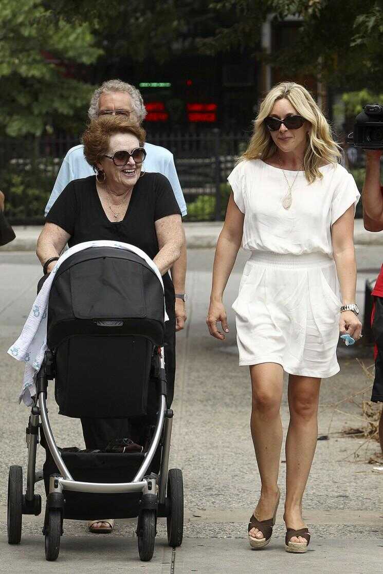 '30 Rock 'A Bye Baby!  Jane Krakowski & Bennett promenade autour de NYC