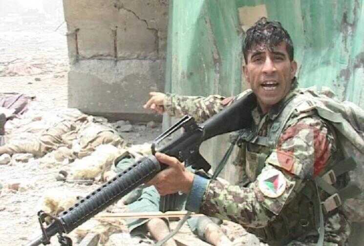 Soldat afghan à lui seul 6 Kills talibans dans l'attaque sur Parliment