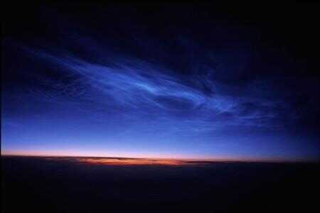 La lueur surnaturelle de nuages ​​nocturnes lumineux