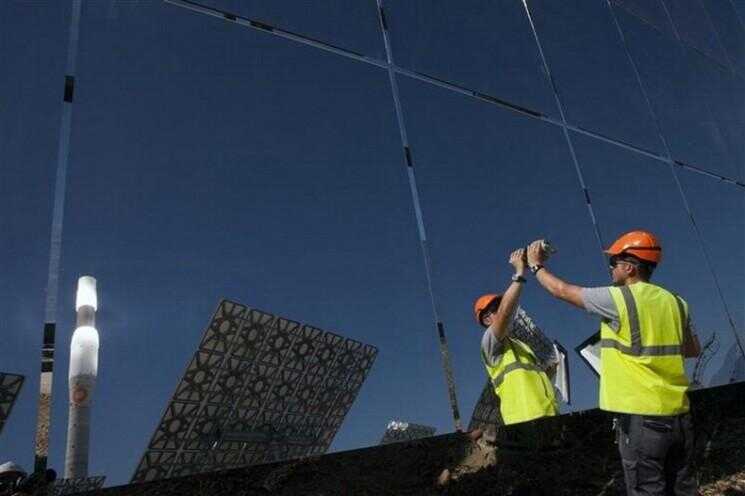 Première mondiale centrale solaire qui génère de puissance à Night Opens en Espagne