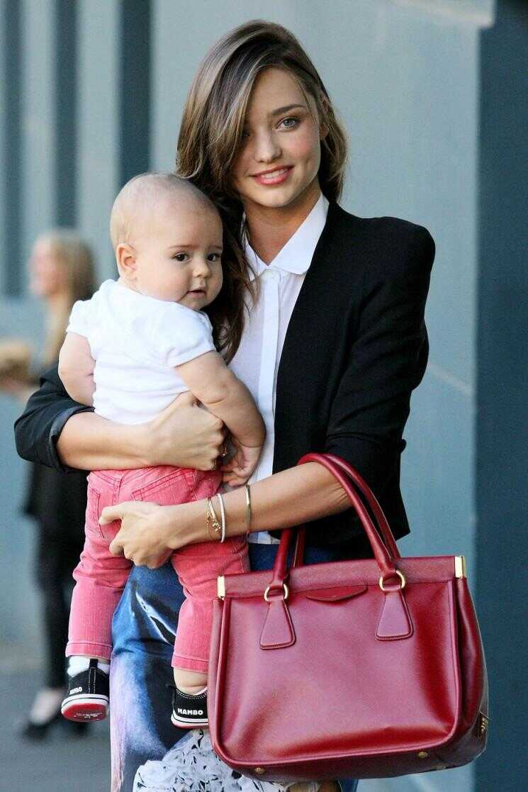 Miranda Kerr et bébé Flynn couleur coordonnée à Sydney (Photos)