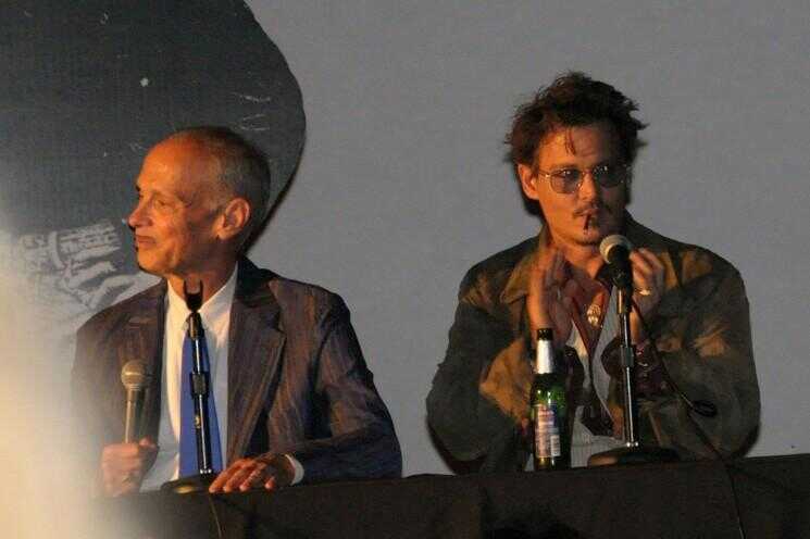 Johnny Depp au Cry Baby Réunion à la Johnny Ramone Cimetière Tribute (Photos)