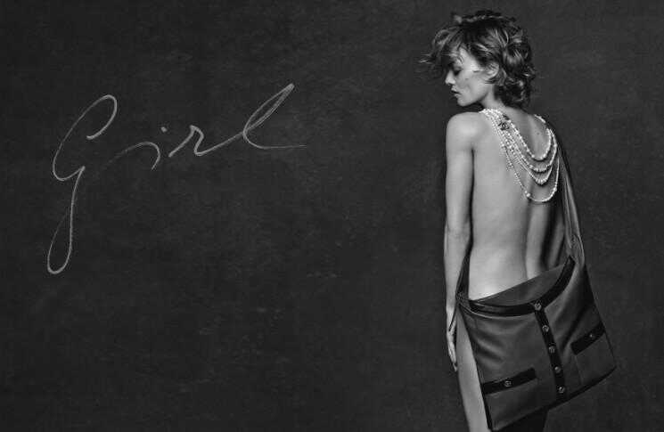 Vanessa Paradis nu pour Lagerfeld: Elle porte seulement sac Chanel