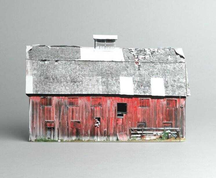 Les modèles de maisons brisées par Ofra Lapid
