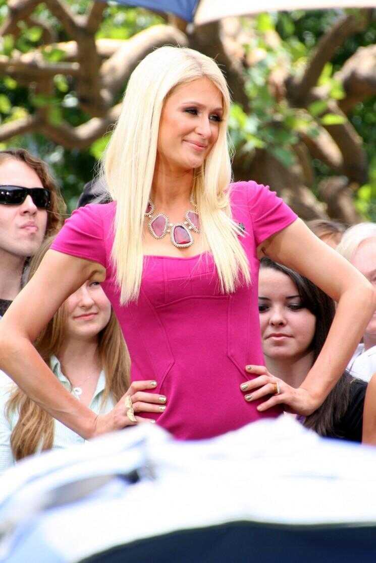 Paris Hilton est enceinte?  Nouvelles Photos Voir une bosse de bébé!