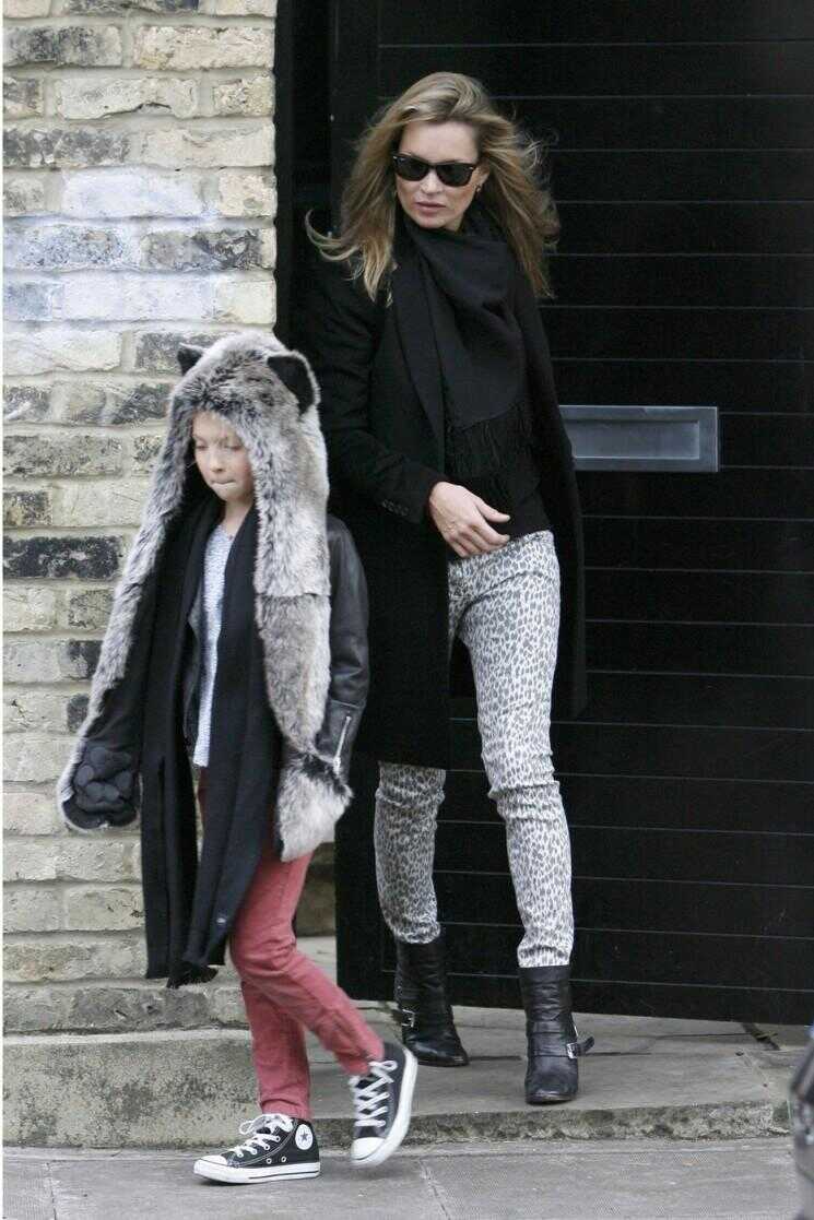 Kate Moss Spotted à Londres avec fille Lila (Photos)
